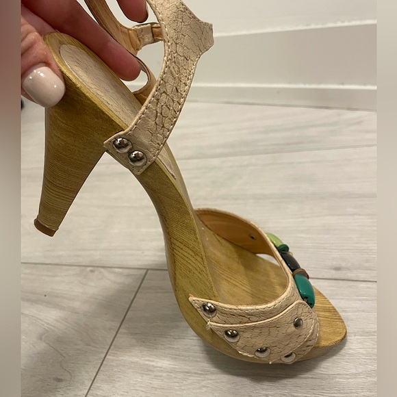 Wooden shoes 🪵 - Picture 4 of 5